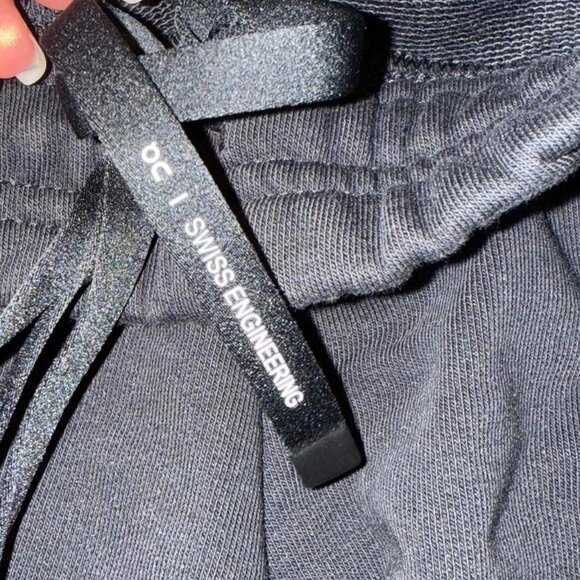 Black On Cloud running shorts - Picture 2 of 6